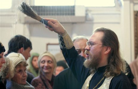 foto-2-okroplenie-svyatoy-vodoy-azbyka.ru_.jpg